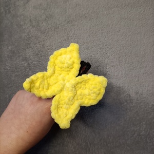 Horgolt sárga pillangó ujjbáb  - játék & sport - bábok - ujjbáb - Meska.hu
