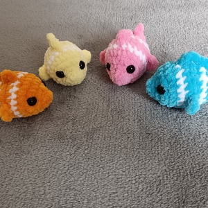 Horgolt színes halacskák , Játék & Sport, Plüssállat & Játékfigura, Hal, Horgolás, MESKA