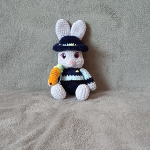 Horgolt Judy nyuszi  - Meska.hu