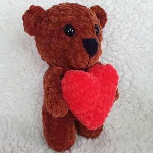 Horgolt amigurumi plüss maci szívvel - játék & sport - plüssállat & játékfigura - maci - Meska.hu