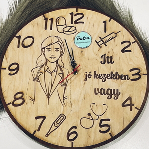 Doktor néni fali óra , Otthon & Életmód, Dekoráció, Fali és függő dekoráció, Falióra & óra, Gravírozás, pirográfia, MESKA