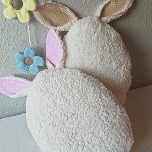 Nyuszifüles tojás párna - rózsaszín vagy bézs, Baba - mama, Babaszoba dekoráció, Gyerek díszpárna, Varrás, MESKA