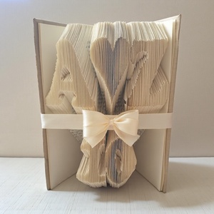 Egyedi Kétsoros Könyvszobor, Otthon & Életmód, Dekoráció, Asztal és polc dekoráció, Könyvszobor, Papírművészet, Újrahasznosított alapanyagból készült termékek, MESKA