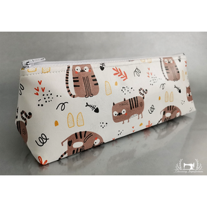 Háromszög formájú neszeszer / sminkes táska / tolltartó - Barna macskák - Meska.hu