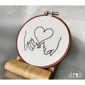 Kezedben a szívem - hímzőkeret dekoráció - otthon & életmód - dekoráció - fali és függő dekoráció - falra akasztható dekor - Meska.hu