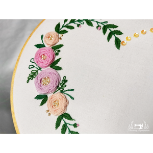 Virágos szív  - hímzőkeret dekoráció - Meska.hu