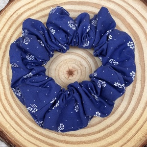 Kék festős hajgumi-scrunchie - Meska.hu