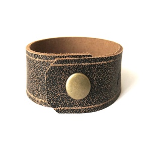 Patentos bőr karkötő - 2,5 cm széles - Sötétbarna marhabőr - Férfi karpánt - Méretre - Marsabit - Polokov - ékszer - karkötő - széles karkötő - Meska.hu