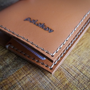 RENO Sand - Forgalmi tok - Kivehető műanyag tokkal - Álló - 9 x 12,5 cm - Polokov Leather Goods - Meska.hu