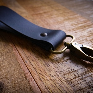 STRONG Black - Fekete bőr kulcstartó karabinerrel - Nagy méret - Polokov Leather - táska & tok - kulcstartó & táskadísz - kulcstartó - Meska.hu
