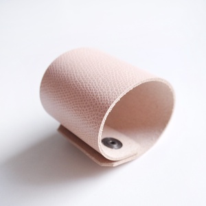 Sand Salmon Széles bőr karkötő - ékszer - karkötő - széles karkötő - Meska.hu