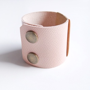 Sand Salmon Széles bőr karkötő - Meska.hu