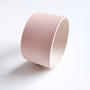 Sand Salmon Középszéles bőr karkötő, Ékszer, Karkötő, Széles karkötő, Bőrművesség, Ékszerkészítés, MESKA