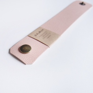 Sand Salmon Középszéles bőr karkötő - ékszer - karkötő - széles karkötő - Meska.hu