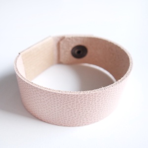 Sand Salmon Keskeny bőr karkötő - ékszer - karkötő - széles karkötő - Meska.hu