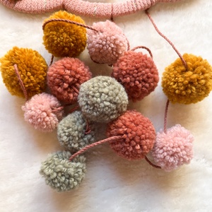 Névre szóló pompom felhő falidísz, éjszakai világítás - pompon felhőcske éjjeli fény, Ajándék dísz névvel - otthon & életmód - babaszoba, gyerekszoba - babaszoba, gyerekszoba - Meska.hu