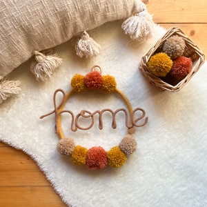 HOME Pompom kopogtató, ajtódísz, fali dekoráció, pompom fali dísz, pomponos dísz, Otthon & Életmód, Dekoráció, Ajtó- és ablak dekoráció, Ajtódísz & Kopogtató, , MESKA