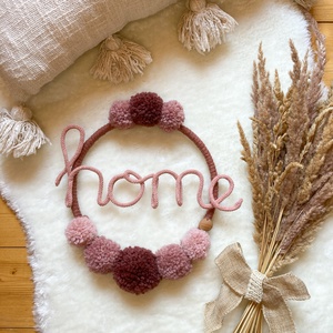 HOME Pompom kopogtató, ajtódísz, fali dekoráció, pompom falidísz, pomponos dísz, Otthon & Életmód, Dekoráció, Ajtó- és ablak dekoráció, Ajtódísz & Kopogtató, , MESKA