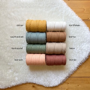 Pompom fotós fali dekoráció - pompomos faldísz, pompon dísz - otthon & életmód - dekoráció - fali és függő dekoráció - függődísz - Meska.hu