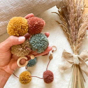Pompom girland, pompon füzér - 100%-ban természetes anyagokból - otthon & életmód - babaszoba, gyerekszoba - babaszoba dekoráció - Meska.hu