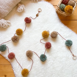 Pompom girland, pompon füzér - 100%-ban természetes anyagokból - otthon & életmód - babaszoba, gyerekszoba - babaszoba dekoráció - Meska.hu