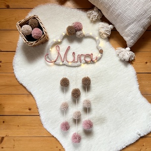 Világító felhő fali dísz névvel, pompom éjszakai lámpa, éjjeli világítás - pompon felhőcske éjjeli fény, Ajándék névvel, Otthon & Életmód, Babaszoba, gyerekszoba, Babaszoba dekoráció, , MESKA