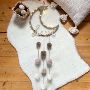 Világító hold fali dísz névvel, pompom éjszakai lámpa, éjjeli világítás - pompon hold éjjeli fény, Ajándék névvel, Otthon & Életmód, Babaszoba, gyerekszoba, Babaszoba dekoráció, , MESKA
