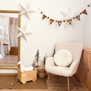 Gyapjúfilc zászlófüzér egyedi név felirattal pompom díszítéssel - Pompon zászló girland névvel - Névre szóló ajándék - Meska.hu