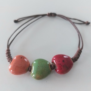 Makramé karkötő kerámia szivekkel, Ékszer, Karkötő, Fonott karkötő, Csomózás, MESKA