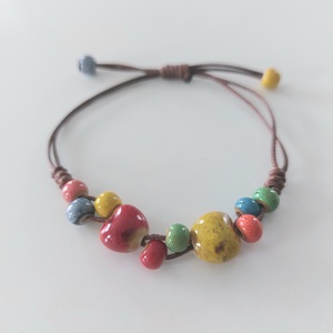 Makramé karkötő kerámia gyöngyökkel , Ékszer, Karkötő, Fonott karkötő, Csomózás, MESKA