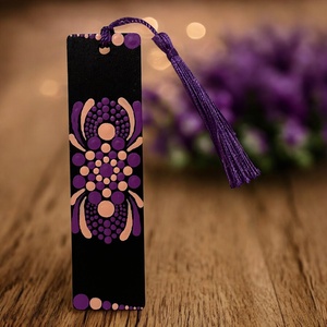 Fa könyvjelző sötét lila és bézs pontmandala díszítéssel, selymes bojttal, 3,2x12x0,15 cm, Könyv & Zene, Könyvjelző, Festett tárgyak, Festészet, MESKA