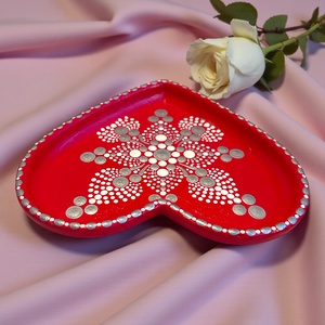 Szív alakú ezüst és  vajszínű pontmandalával díszített kerámia ékszertartó - ékszer - ékszertartó - ékszerdoboz - Meska.hu