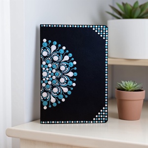 Fekete A5-ös műbőr jegyzetfüzet metál fényű türkiz és gyöngyház színű pontmandalával, 14,5x21 cm, 80 lapos vonalas - Meska.hu