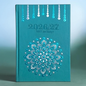 Lagúna színű műbőr A/5 heti 2026/27-es tanári zsebkönyv ezüst, türkiz és gyöngyház színű pontmandalával, 14,5x20,5 cm - Meska.hu