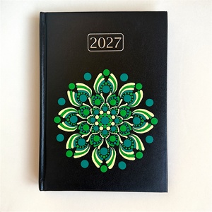 2027. évi fekete műbőr A/5 napi határidőnapló a zöld árnyalataival festett pontmandalával 21x14,8 cm - otthon & életmód - papír, írószer - naptár & tervező - Meska.hu