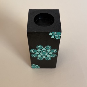 Hasáb alakú fa mécsestartó sötét és világos zöld színű pontmandala díszítéssel, 8x5 cm - otthon & életmód - gyertya, illat, aroma - mécses és mécsestartó - Meska.hu