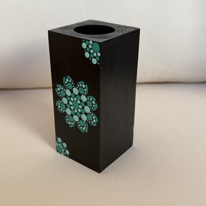 Hasáb alakú fa mécsestartó sötét és világos zöld színű pontmandala díszítéssel, 8x5 cm - otthon & életmód - gyertya, illat, aroma - mécses és mécsestartó - Meska.hu