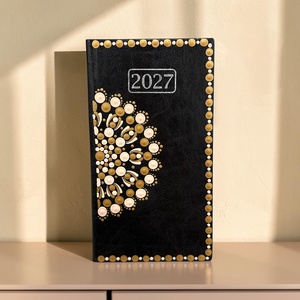 2027. évi fekete műbőr zsebnaptár arany és bézs színű pontmandalával 9,5x17 cm, álló, Otthon & Életmód, Papír, írószer, Naptár & Tervező, Festészet, Festett tárgyak, MESKA