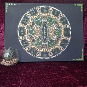 Zöld-arany mandala festmény 40x30cm, Otthon & Életmód, Dekoráció, Spiritualitás, Mandala, Festészet, Festett tárgyak, Vidd otthonodba a belső egyensúly erejét. 
A zöld szín a szívcsakra szimbóluma, amely segít az érze..., MESKA