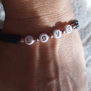 Love karkötő - makramé csomózott - ékszer - karkötő - gyöngyös karkötő - Meska.hu