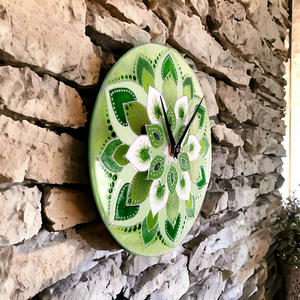 Zöld mandala - egyedi, üvegfestett mandala falióra - otthon & életmód - dekoráció - fali és függő dekoráció - falióra & óra - Meska.hu
