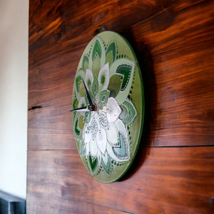 Zöld mandala - egyedi, üvegfestett mandala falióra - otthon & életmód - dekoráció - fali és függő dekoráció - falióra & óra - Meska.hu