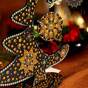 Mandalával díszített karácsonyfa asztali dísz (fehérarany-, bronz-, és narancs- metál) - karácsony - karácsonyi lakásdekoráció - ünnepi asztaldekoráció - Meska.hu