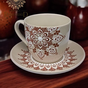 Világos, mandalamintás cappuccinós szett (aranyvörös-fehér) - Meska.hu