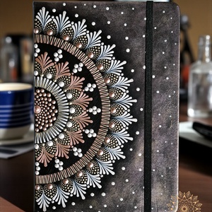 Fekete mandala notesz (A/5, kemény fedeles), Otthon & Életmód, Papír, írószer, Jegyzetfüzet & Napló, Festett tárgyak, MESKA