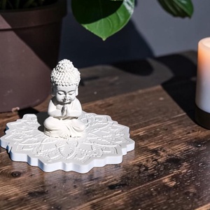 Buddha szobor mandalás alátéttel - otthon & életmód - dekoráció - spiritualitás - mandala - Meska.hu