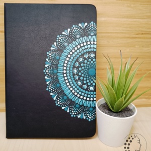 Fekete A5 méretű, vonalas, kemény fedeles jegyzetfüzet türkiz és mentazöld pontozott mintával a borítón - Meska.hu