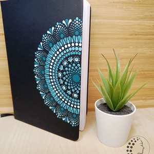 Fekete A5 méretű, vonalas, kemény fedeles jegyzetfüzet türkiz és mentazöld pontozott mintával a borítón - otthon & életmód - papír, írószer - jegyzetfüzet & napló - Meska.hu