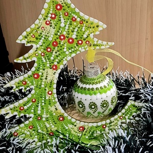 Fenyőfa díszgömbbel - Meska.hu