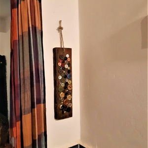 REKREDENC - Mozaikkal dekorált deszka falikép / Gomb - otthon & lakás - falra akasztható dekor - Meska.hu